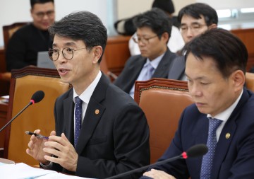 "환경부, 일회용컵 무상제공 금지 검토…보증금제 자율로"