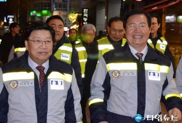 권선택 대전시장, 탄방동 일대에서 자율방범순찰 진행