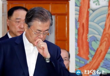 문 대통령 지지율 급락하는데...조국, 검찰개혁 궤도 오를 수 있을까?