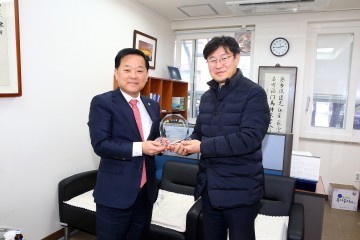 대전 유성구의회 권영진 의원, 사회복지에 앞장 공로 감사패 받아!