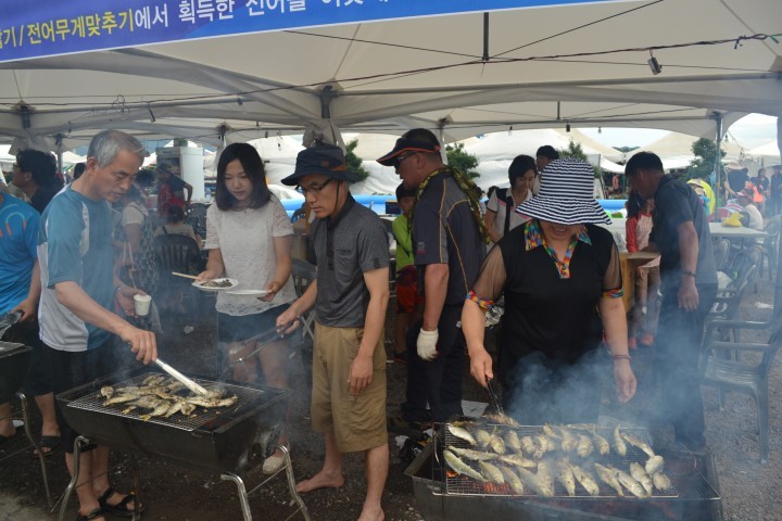 사천시의 고소한 먹거리‘삼천포항 전어축제’개최