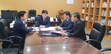 구교강 성주군의회 의장,  국무조정실장과 만나 지역 현안 해결에 총력
