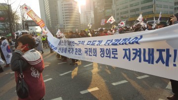 하태경 의원이 태극기 집회에 연료를 공급했다.