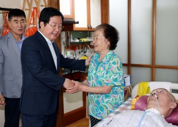 장종태 서구청장, 저소득 중증장애인세대 방문