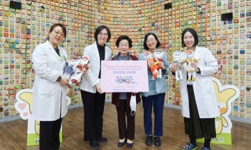 장덕희 작가, 충남대병원에 천사 인형 100개 기부…어린이들에게 따뜻한 희망 선물