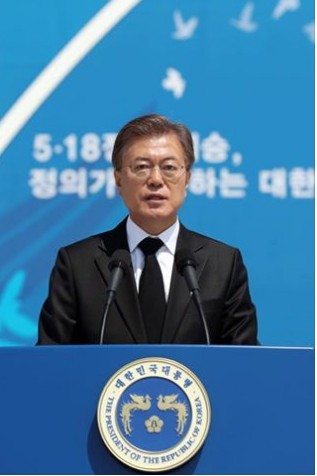 文대통령 "외교부, 고시중심 폐쇄적 구조...