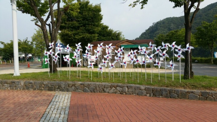 한탄강오토캠핑장 태극기 물결