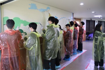 한국앤컴퍼니, 대전보훈요양원 벽화 봉사