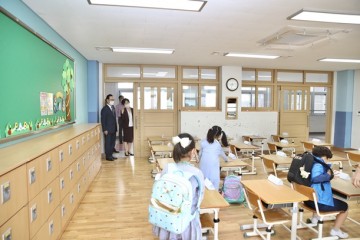 박상돈 천안시장, 초등학교 개학 첫 날 학생· 교직원 격려