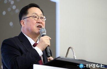 이장우 대전시장 “오늘 행사 인파 최고”…장기요양인대회서 웃음!