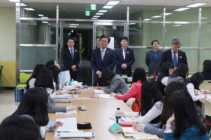 최교진 세종시교육감, 야간자율학습 현장 찾아 학생 격려!