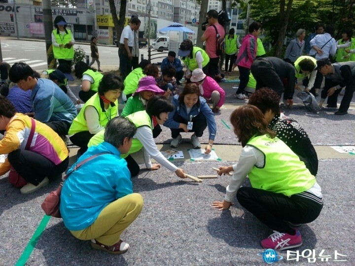 부천시독거노인지원센터, 가정의 달 맞이 독거노인노래자랑