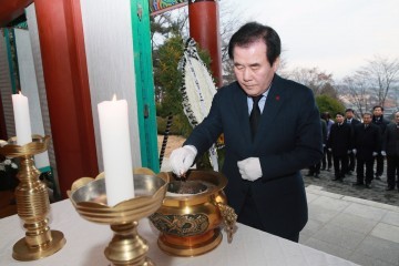 김지철 충남교육감, 홍성 충령사 참배 후 새해업무 시작