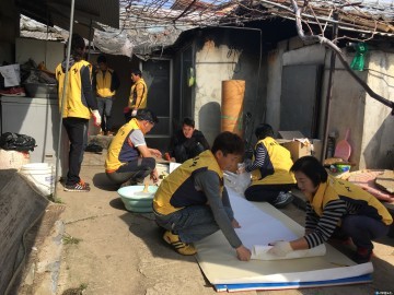 향기누리봉사단 집수리 조손가정 찾아 벽지․ 장판․화재위험 있는 낡은 전선 교체