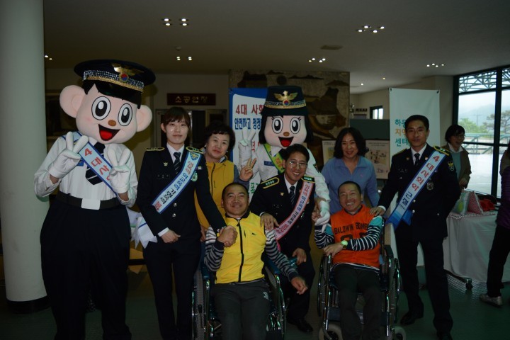 하동경찰서,제36회 장애인의 날 4대 사회악 근절 홍보