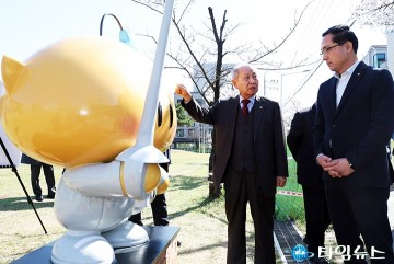박희조 동구청장, 오상욱거리 조형물 설치