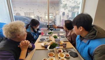 어르신 위한 디지털 기기 ‘일일 선생님’ 된 충남대 백마봉사단