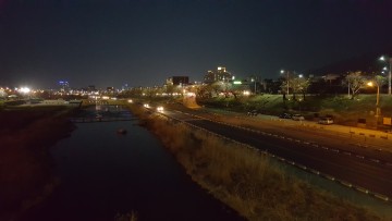 무심천 벚꽃길 야간 조명설치 시민들의 발길 유혹