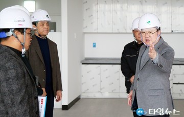 청년주택 ‘구암 다가온’ 둘러보는 이장우 대전시장