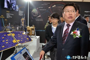 2016 대전사이언스페스티벌, 주제관 둘러보는 권선택 대전시장