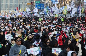 與 "이재명, '거짓말 범죄 종합선물세트 같은 사람'