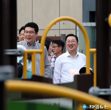 용수골 어린이공원 물놀이장 둘러보는 이장우 대전시장