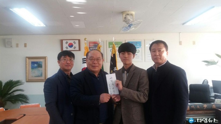 충주상업고 학생회·비즈쿨창업동아리 연탄 500장 기탁 