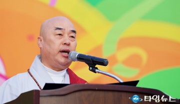 봉축사 하는 광수사 무원 스님