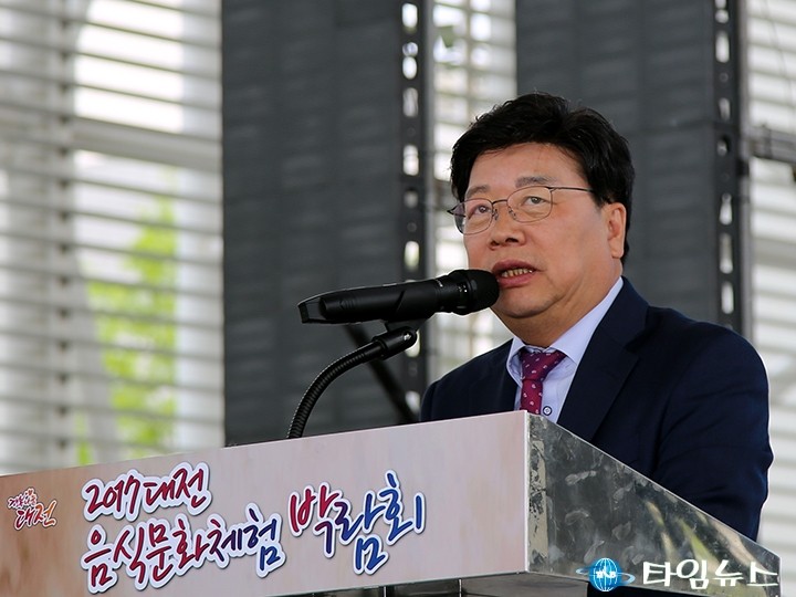 축사하는 권선택 대전시장