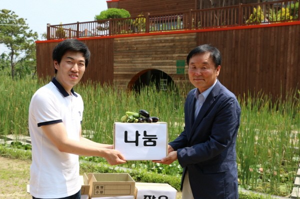 고양생태공원 수확 채소, 문촌9종합사회복지관 전달