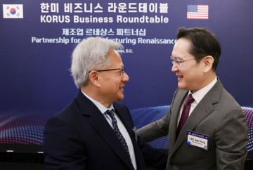 이재용 '취임 3주년' 날에…삼성전자, 사상 첫 주가 10만원 돌파