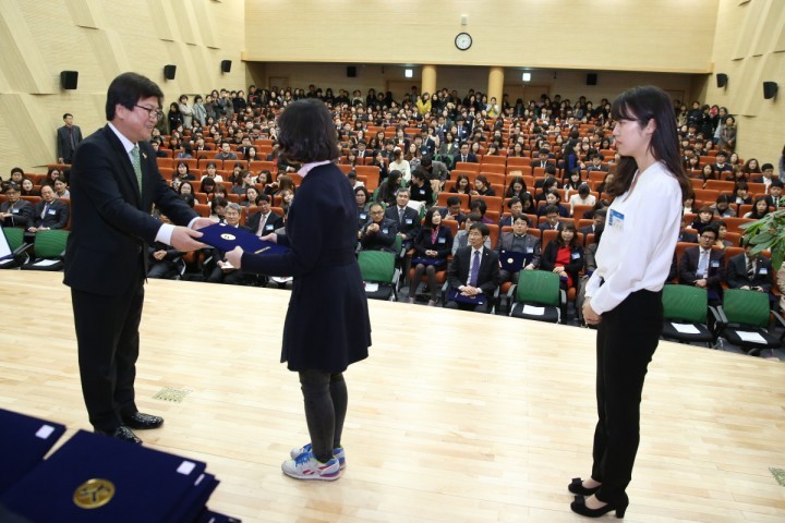 세종시교육청, 출범이후 최대(382명) 신규교사 임명장 수여