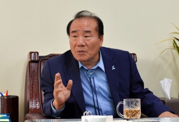 장휘국 광주시교육감 “일본의 침략 만행 역사 왜곡 교과서 반대"