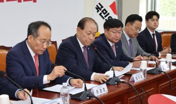 與 "김정숙, 단독외유"…김건희 ‘명품백 특검 카드’ 맞교환 카드..