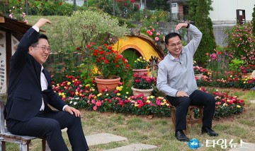 이장우 대전시장·박희조 동구청장, 대청호 장미원으로 놀러 오세요