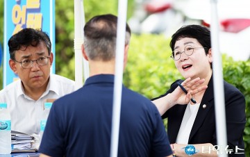 삼복더위에 시민들과 소통하는 박정현 의원