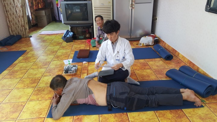 한방으로 몸과 마음 건강해지기 프로그램 주민들 열띤 호응 속에 순조롭게 진행