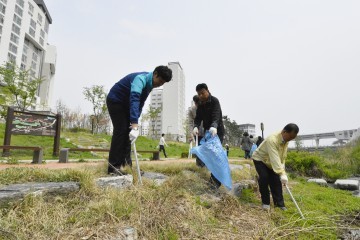 세종시의회, ‘지역 하천 가꾸기’ 봉사활동 실시