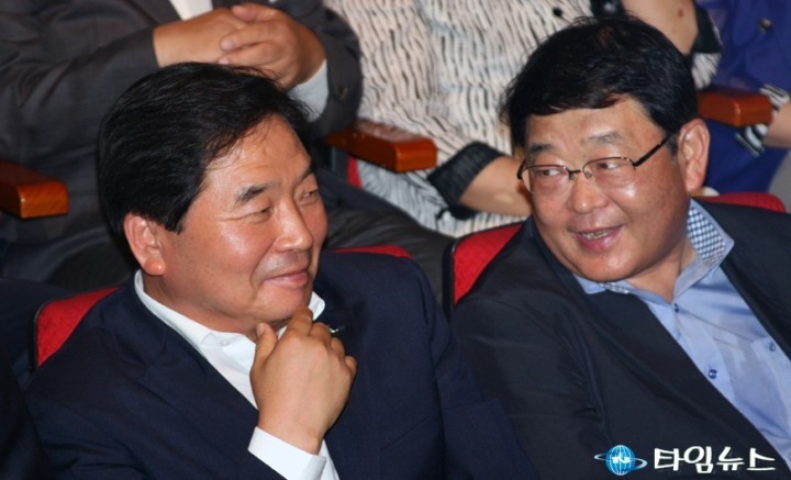 박수범 대덕구청장·박성효 전 의원, 눈빛 교환!