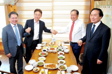 “대구경북신공항 세계적인 공항 만들자”4개 단체장 군위서 회동
