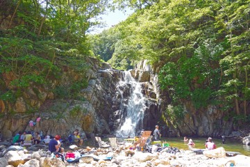 숨은 보석 같은 경주 폭포, 여름을 정복하다