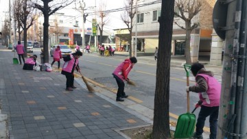 봉명1동 통장협의회 가을철 낙엽 청소활동