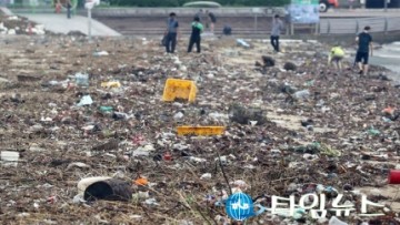 광안리는 지금 '태풍 쓰레기' 가득...어디서 몰려온 것인가?
