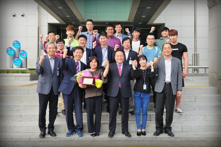 “친절봉사행정을 실현하여 고객감동서비스에 앞장선다”