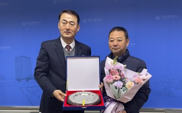 대전시, 2025년 ‘버스킹’ 최고 친절왕에 김홍균 기사 선정…안전 안내·배려 운행 높이 평가