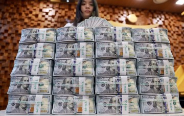  ‘환율 방어’에 쓴 실탄… 외환보유액 4,281억 달러, 7개월 만에 감소