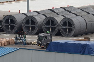 [집중취재]"이대로는 다 죽는다"… 韓 기업들, 中·日 저가 공세에 '반덤핑' 몽둥이 들었다