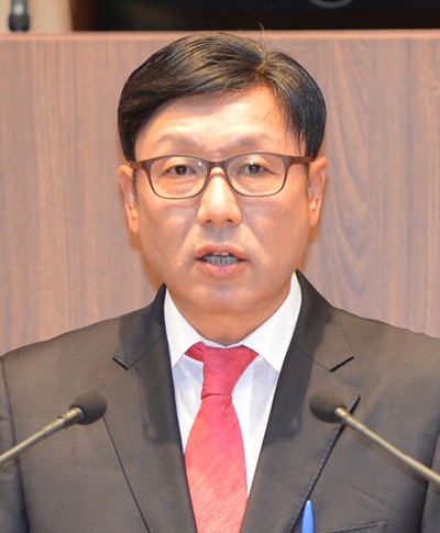 충남도의회 장기승 의원, 누리과정 예산 싸움에 새우 등 터질 판