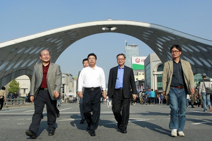 권선택 대전시장, 구름인파 운집 ‘걷고 보고 즐겼다’