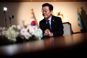 李대통령 "관세, 조속해결…통화스와프 없이 美요구 수용시 금융위기"